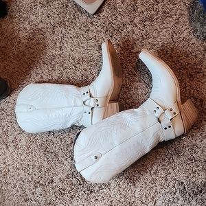 Liberty Black white cowboy boots